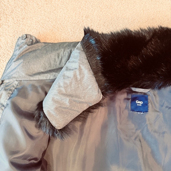 GAP women’s Metallic Gray Puffer Jacket - Picture 3 of 9